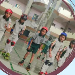 Pupils in helmets and roller skates on the skating track